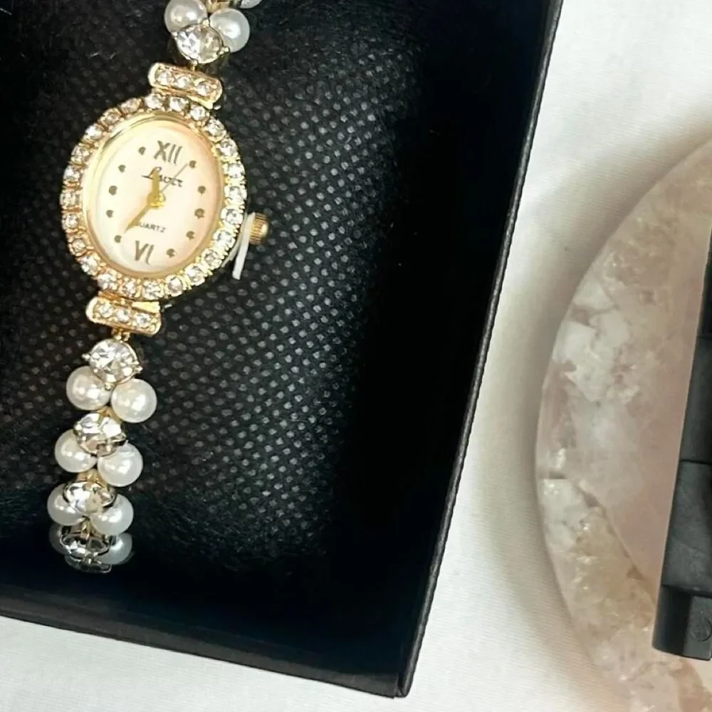 Source Unknown gold tone